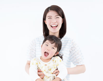 大切なお子さんを守るために、周りの大人もむし歯にならないよう「予防」を重視